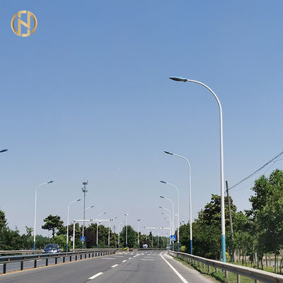 Çeşitli Tasarımlı 6 - 15M Sokak Işık Direği Korozyon Önleyici Çelik Işık Direği