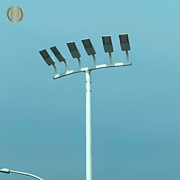 Stadyum aydınlatması için kaldırma sistemi ve sıcak dip galvanizli çelik ile 30 metre yükseklikteki mast direği ve 50000 saatlik ömrü
