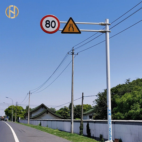 Trafik Kontrol Sistemi İçin 6-15M Çelik Trafik İşaret Direği Korozyona Dirençli