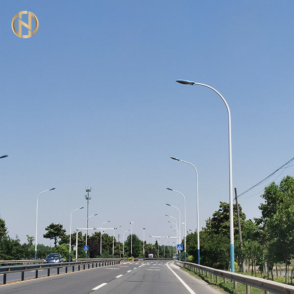 Çeşitli Tasarımlı 6 - 15M Sokak Işık Direği Korozyon Önleyici Çelik Işık Direği