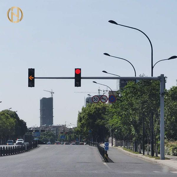 Q235B Çelik CCTV Kamera Mesaj 6 M * 9 M L Şekli Trafik Için Sekizgen Şekil